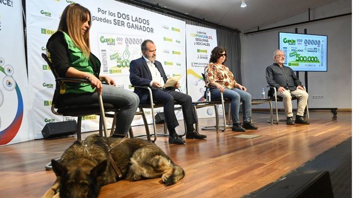 Presentación del nuevo Cupón Diario de la ONCE. Gloria, vendedora de la ONCE; Luis Natalio, presidente de la Delegación Territorial de Madrid; Fátima Peinado, responsable de servicios sociales y Joaquín Martínez, afiliado a la ONCE