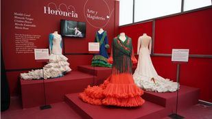 El folclore se instala en la Fundación Carlos de Amberes a través de las batas de cola