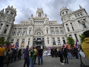 Trabajadores municipales toman Cibeles contra el proceso de estabilización de empleo temporal
