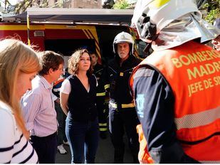 Ayuso dedica su mitin electoral a los afectados por la explosión