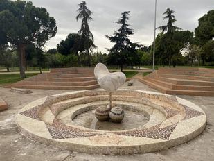 Restaurado el monumento ‘Paloma de la paz’ del parque Enrique Tierno Galván