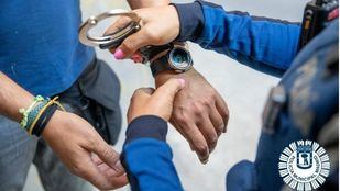 Un joven de 15 años, apuñalado por un grupo en el Centro Comercial Islazul