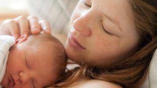 Concedidas ya 1.700 ayudas de 500 euros para madres menores de 30 años