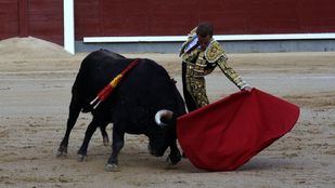 A Cortés y Colombo se le van dos toros en un festejo aburrido