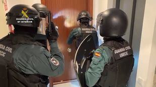 Detenidos por robar una veintena de tiendas con 'alunizajes' o a mazazos