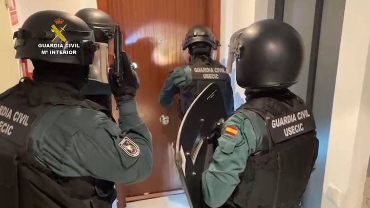 Detenido un grupo por robar una veintena de tiendas con 'alunizajes' o a mazazos