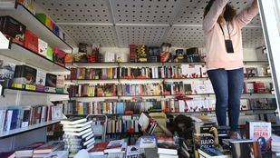 La Comunidad refuerza el servicio en 14 líneas de autobuses durante la Feria del Libro