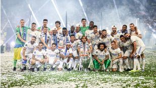 El Real Madrid celebra su fin de fiesta en un Bernabéu abarrotado