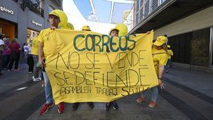 Correos cifra en un 12% el seguimiento de la huelga en el turno de noche y los sindicatos lo elevan al 80%