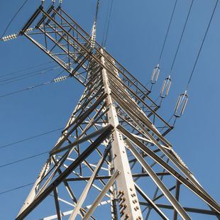 El precio de la luz cae este sábado