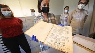 Así es el archivo de Palacio: fotografías, autógrafos, planos y partituras