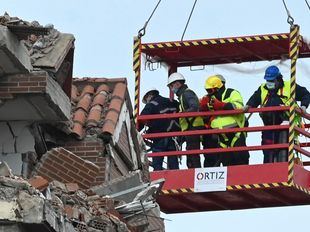 Condecorados los bomberos que intervinieron en la explosión de la calle Toledo