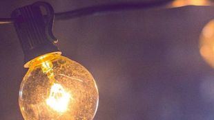 La luz sube ligeramente el primer día de aplicación del tope al gas