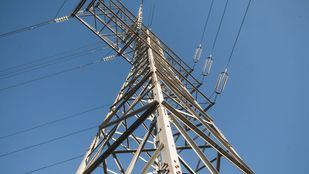 El precio de la luz cae un 20 por ciento para los clientes de la tarifa regulada