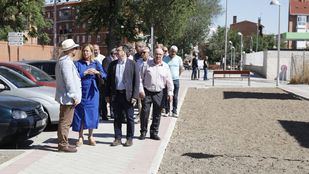La delegada de Obras y Equipamientos, Paloma García Romero, junto al concejal del distrito de Carabanchel, Álvaro González