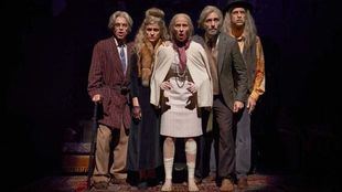 Los inigualables genios Tricicle también triunfan como directores con 'Forever Young'