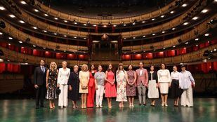 El Teatro Real, última parada de los acompañantes de los líderes de la OTAN