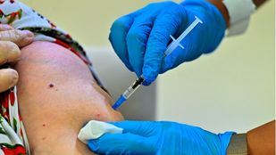 Sanidad recomienda el uso de mascarilla y la dosis de refuerzo ante el aumento de casos