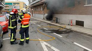Bomberos extinguen el incendio