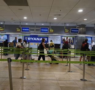 Barajas registra 31 retrasos y 2 cancelaciones por la huelga en Ryanair