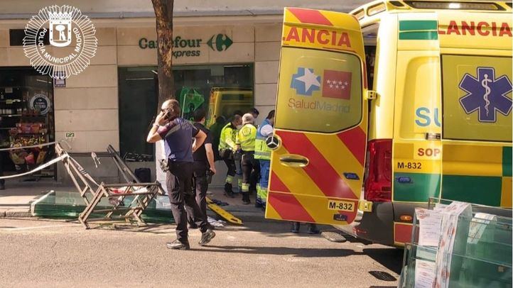 Herido un trabajador al caerle una plancha de cristal en las piernas