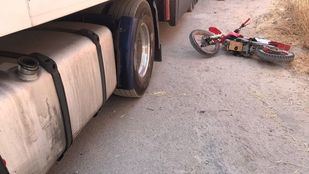 Fallece un joven de 20 años tras estrellarse contra un camión en Villaconejos