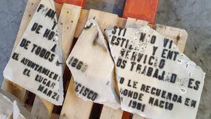 La Justicia obliga al Ayuntamiento a reponer la placa de Largo Caballero retirada a martillazos