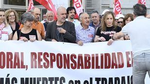 Concentración en Cibeles por los trabajadores fallecidos por golpes de calor