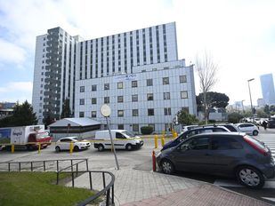 Grave por un golpe de calor un hombre que circulaba con su monopatín