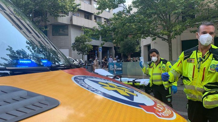 Los servicios de emergencias en la calle Serrano.