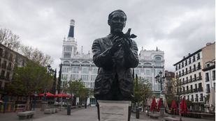 Las hijas del escultor de la estatua de Lorca ayudarán a reponer la alondra