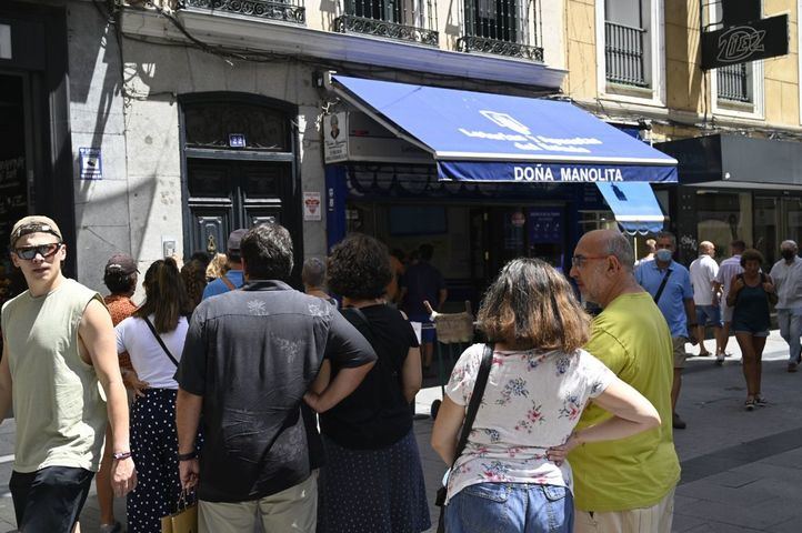 Colas en Doña Manolita