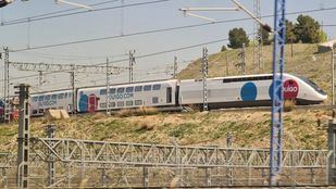 Pasajeros de un tren de Ouigo Barcelona-Madrid se quedan tirados durante tres horas
