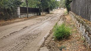 Vecinos de Cercedilla denuncian vivir entre polvo y barro por el mal estado de las calles