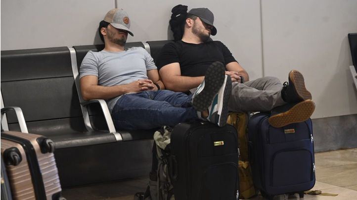 Viajeros en el Aeropuerto de Barajas en uno de los días de huelga de Ryanair