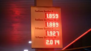 Desplome generalizado de los precios de los carburantes, mientras que la luz también baja