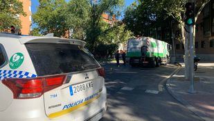 Grave una anciana tras ser atropellada por un camión de limpieza en la calle Alcalá
