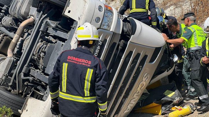 Fallece un camionero tras salirse de la carretera M-404