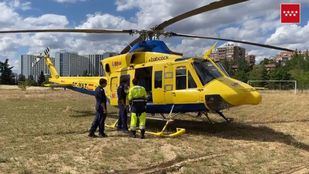 Muy grave una ciclista tras caer por un terraplén en Villaviciosa