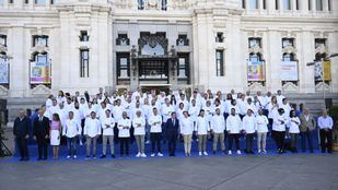 Almeida reúne en Cibeles a una representación de los mejores chefs de Madrid