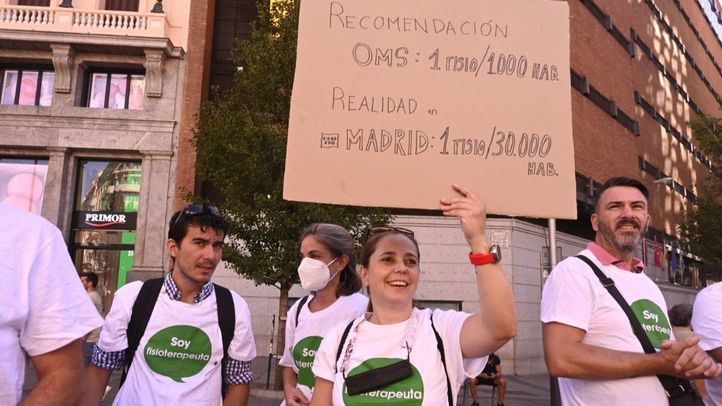 Concentración de fisioterapeutas para denunciar su mermada plantilla en la Atención Primaria.