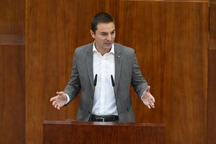 Lobato defiende a Sánchez y presenta medidas ante Ayuso