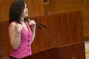 Ayuso confronta con Mónica García y desprecia a Lobato