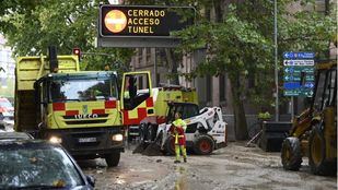 La lluvia y las inundaciones en Marqués de Vadillo colapsan el tráfico en Madrid