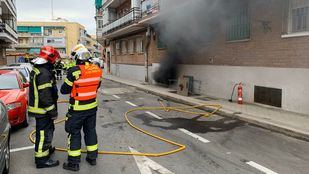 Bomberos extinguen el incendio