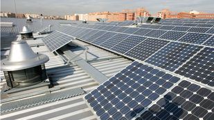Placas fotovoltaicas en los tejados de Madrid: ahorro en la factura y en el IBI