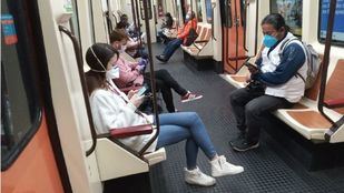 Sanidad planteará en la reunión de expertos la retirada de la mascarilla en el transporte público