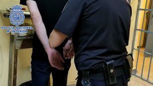 Detenido por dejar a su hijo de tres años solo en el coche para ir a un club