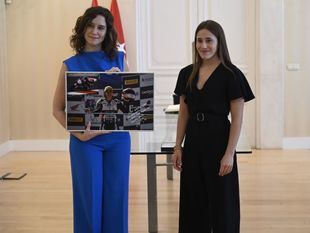 La piloto Beatriz Neila, recibida en Sol tras volver a ganar la Copa de Europa de motociclismo