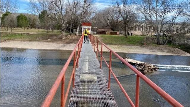 Plataforma que unía una vereda del río Jarama con la otra vereda a su paso por el polígono industrial de Paracuellos de Jarama